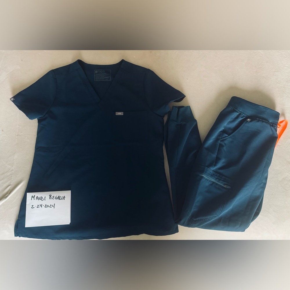 Figs scrubs